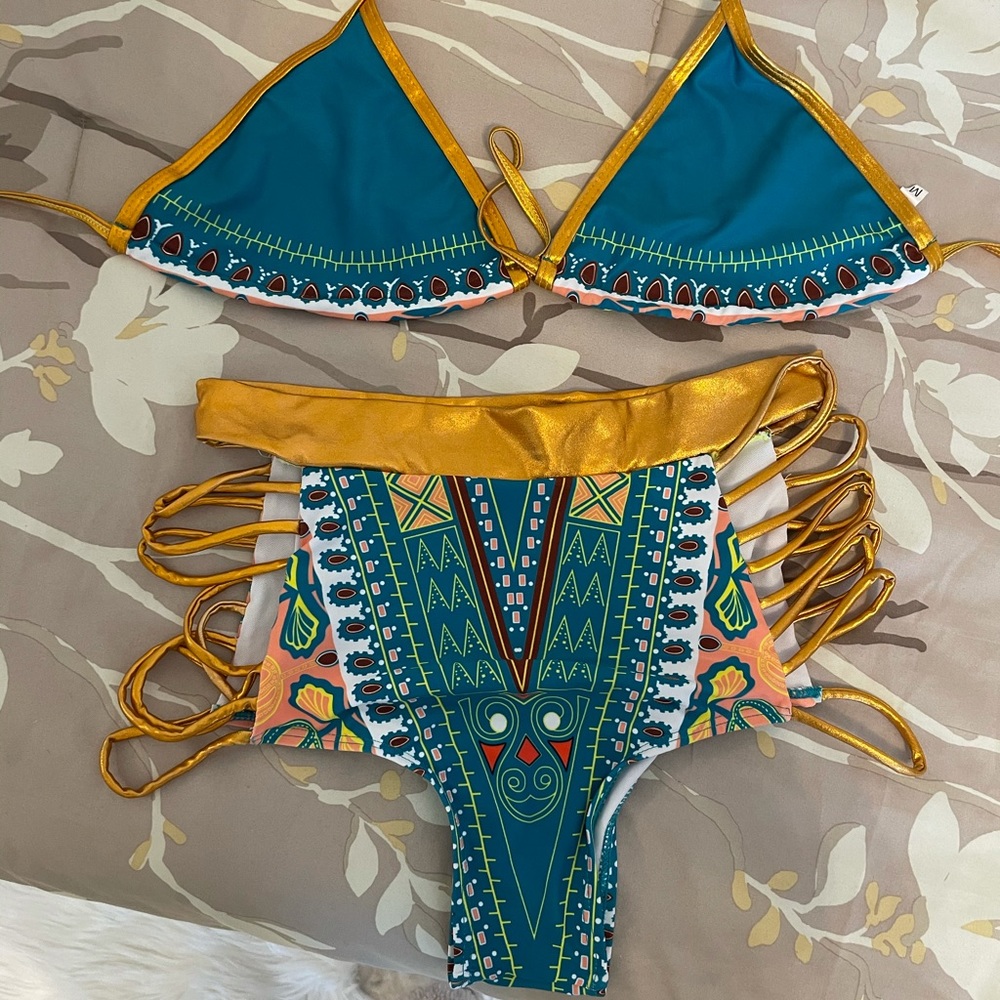 Bikini - Picture 4 of 7